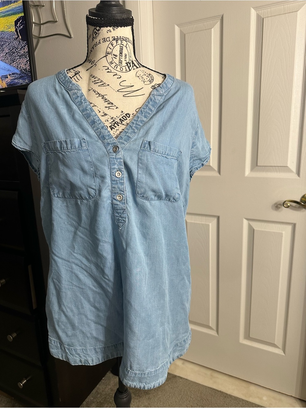 New York & Company Light Blue Denim Shirt💙